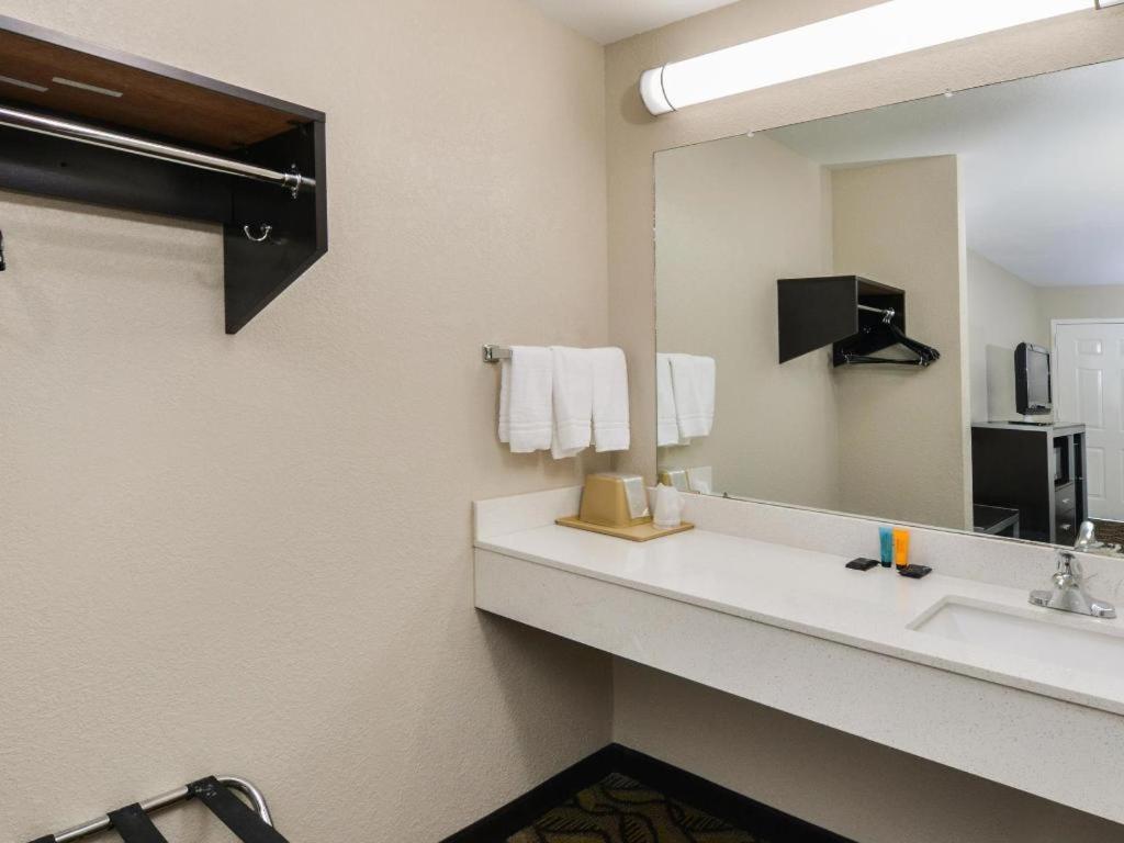 Americas Best Value Inn פסדינה מראה חיצוני תמונה